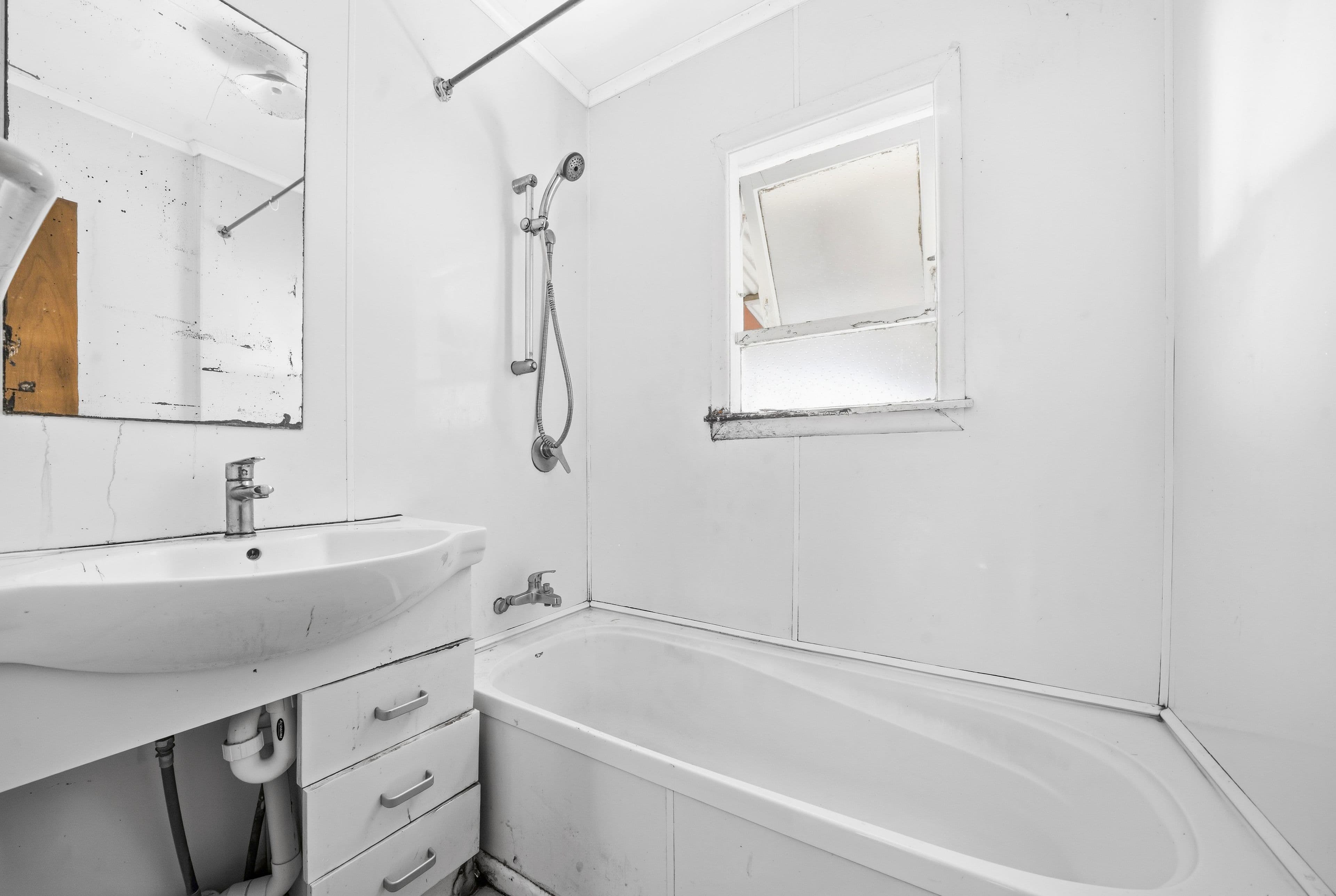 156 Hall Avenue: photo 11