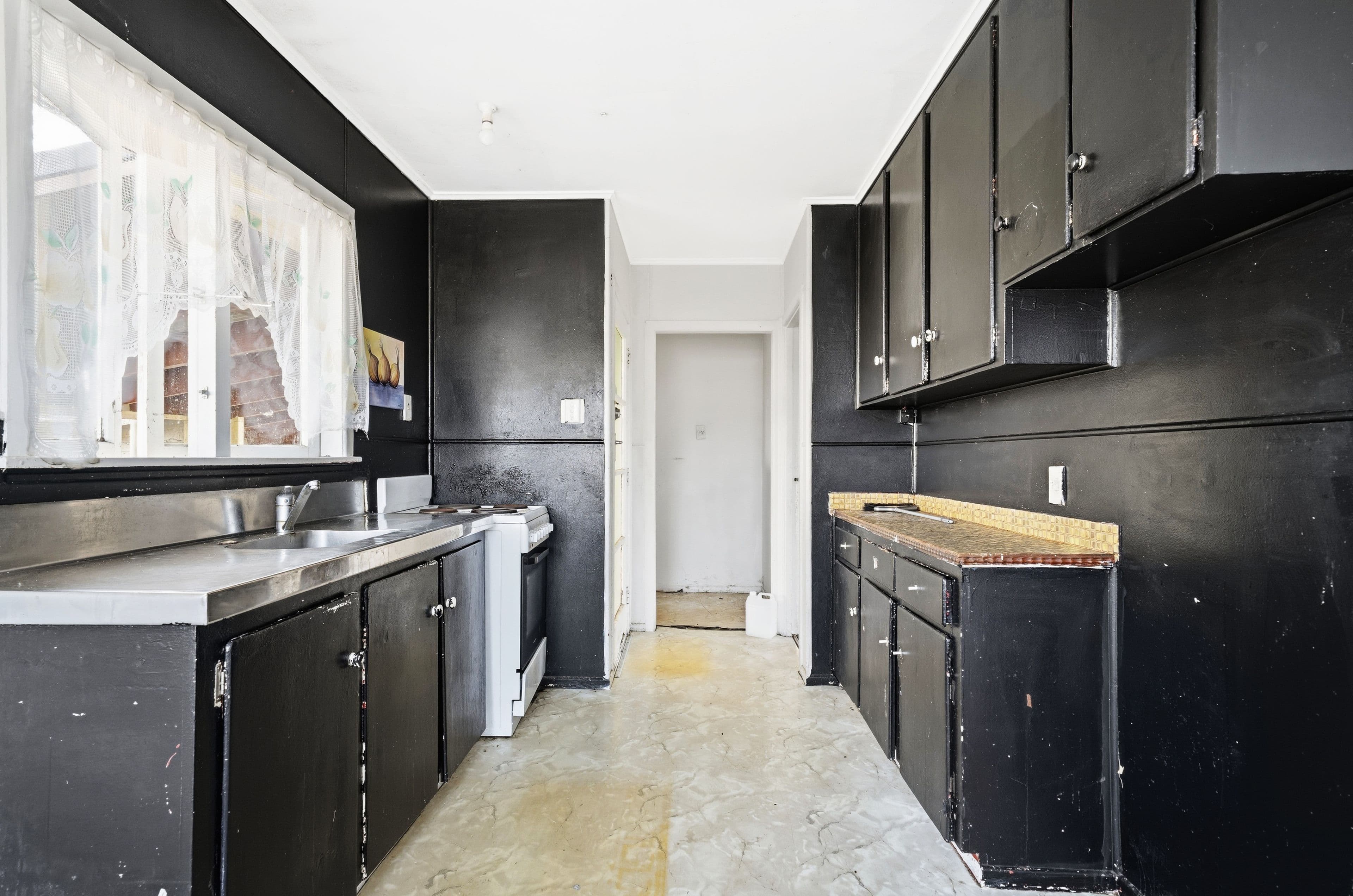 156 Hall Avenue: photo 4