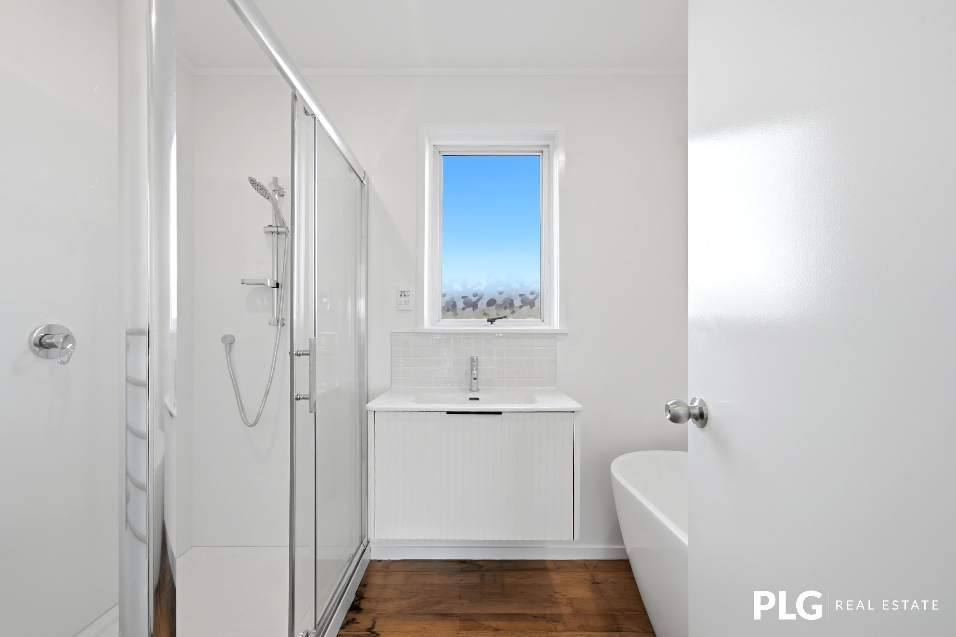 12 Farnborough Crescent: photo 6