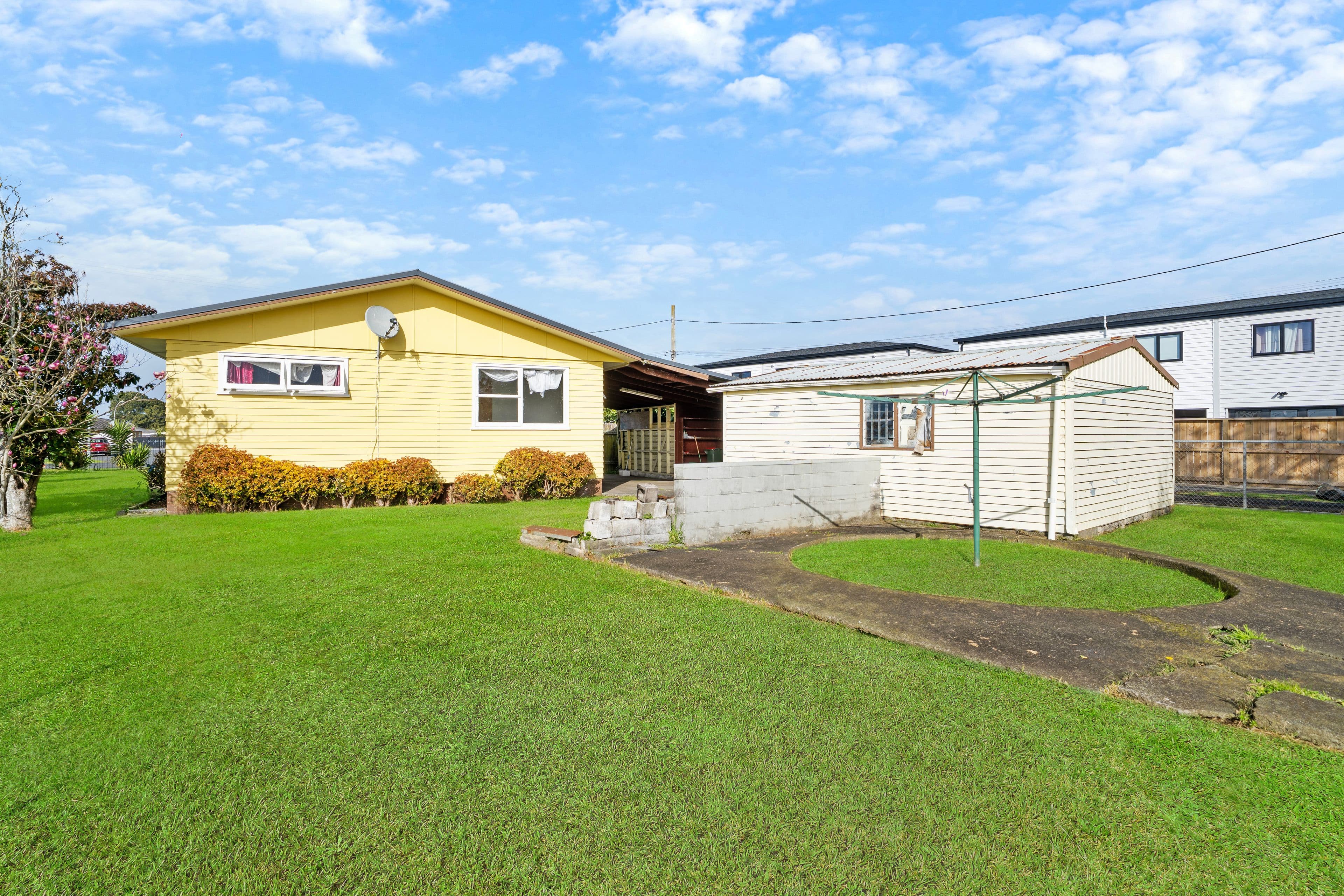 156 Hall Avenue: photo 2