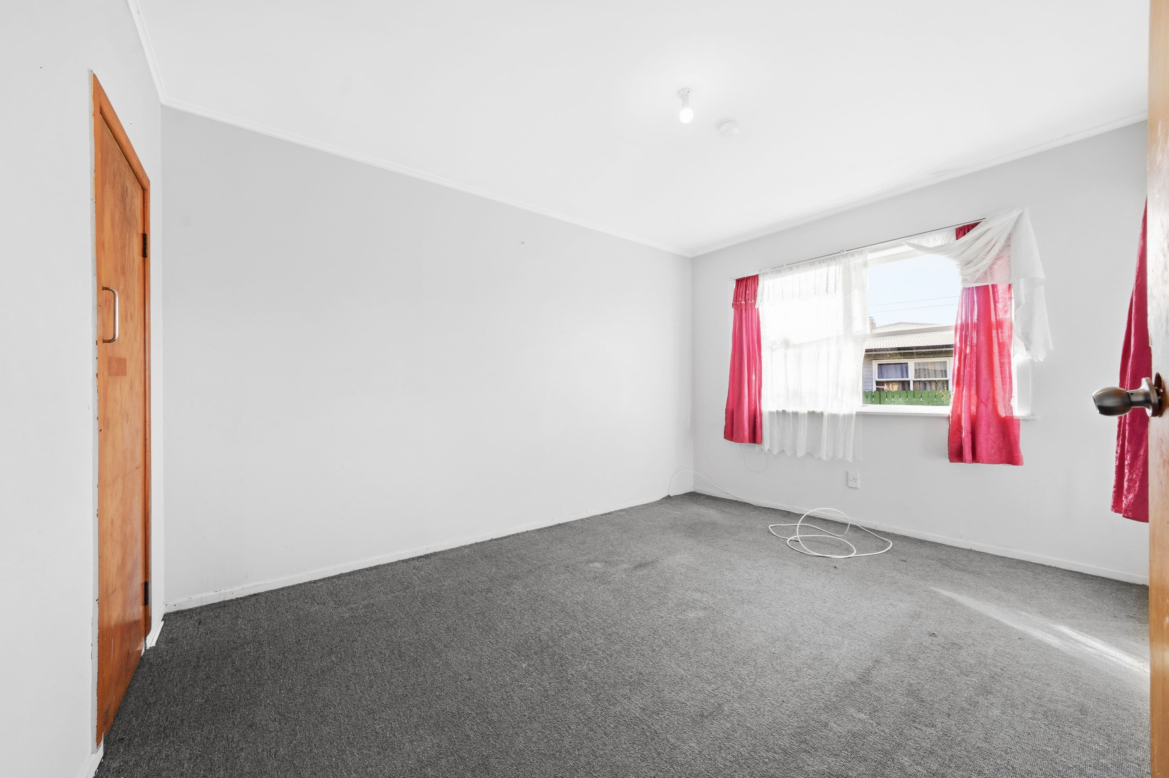 156 Hall Avenue: photo 8