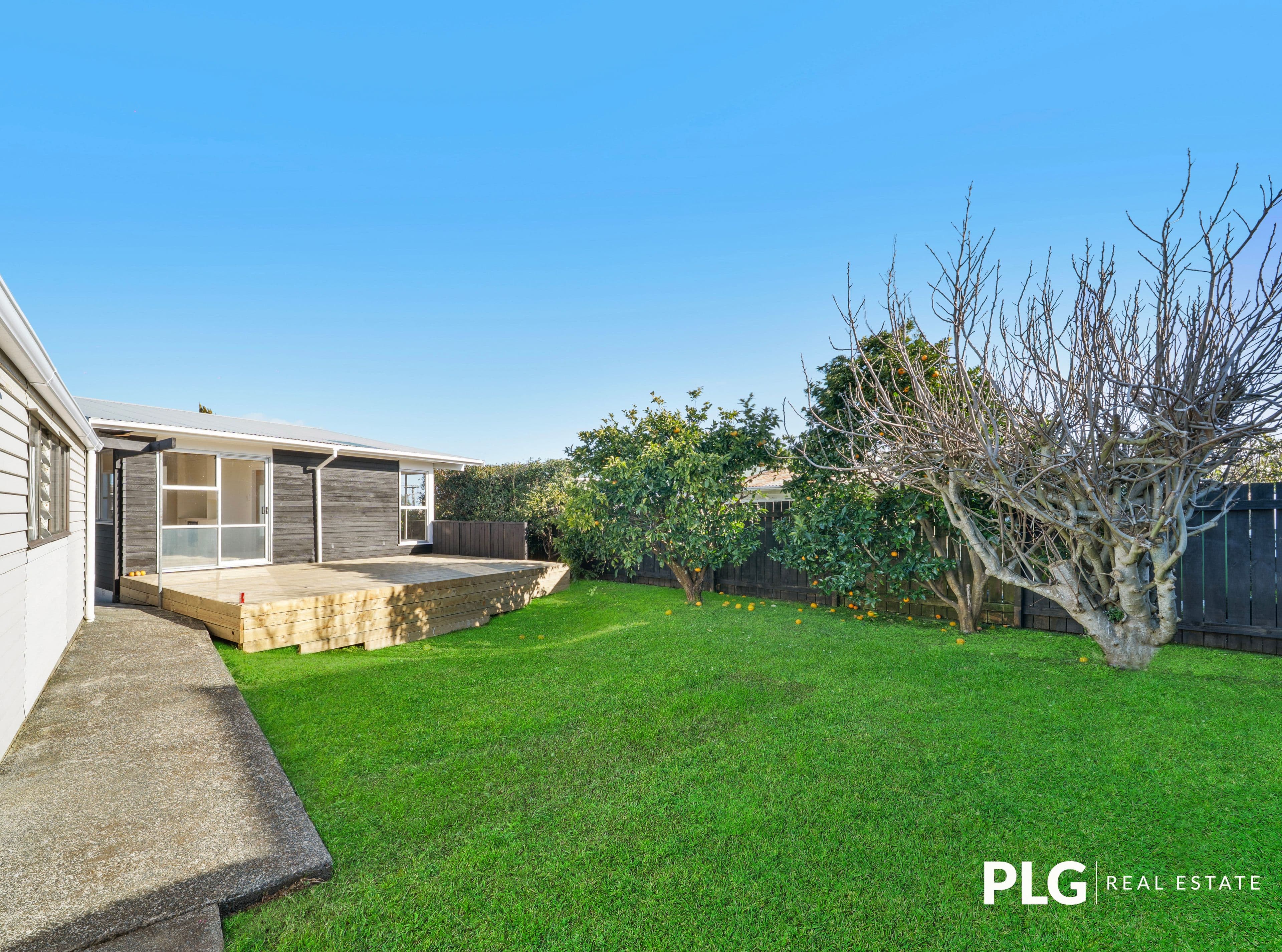 12 Farnborough Crescent: photo 8