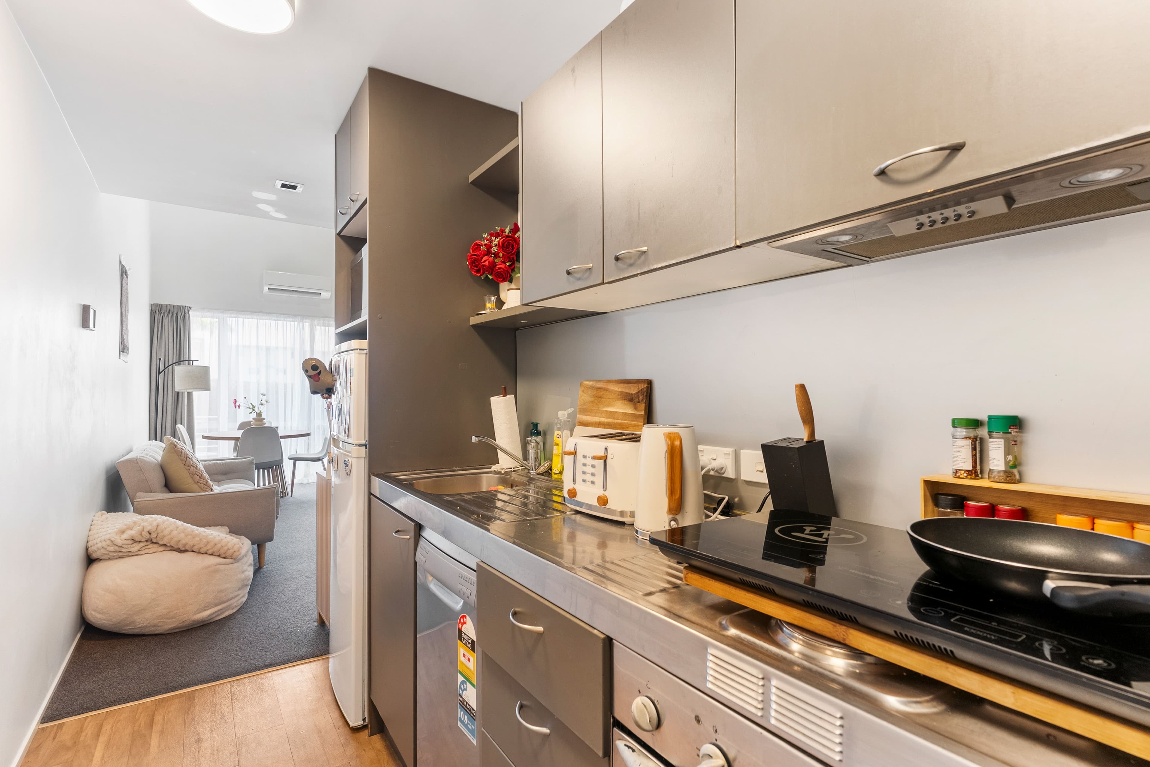 83/7 Kelvin Hart Drive: photo 5